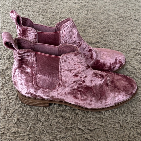 TOMS Pink Velvet Ankle Boots - Picture 5 of 6